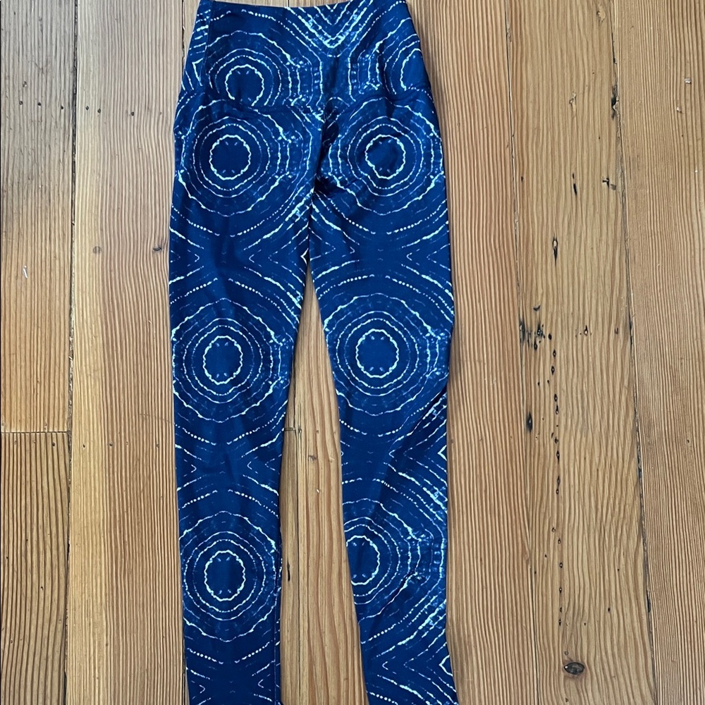 Beyond Yoga Midnight Blue and White Leggings